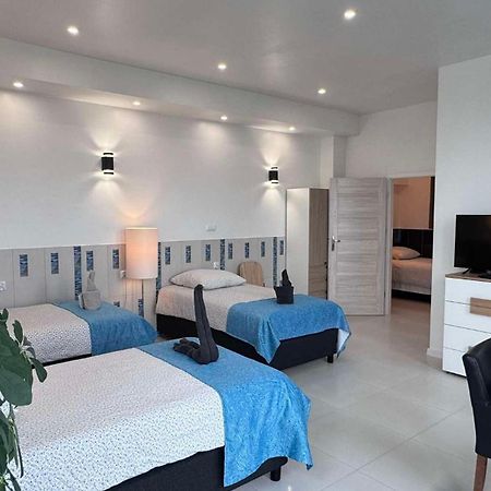 Azyl Hotel Legnica Kültér fotó