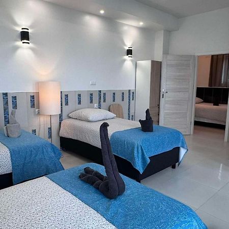 Azyl Hotel Legnica Kültér fotó