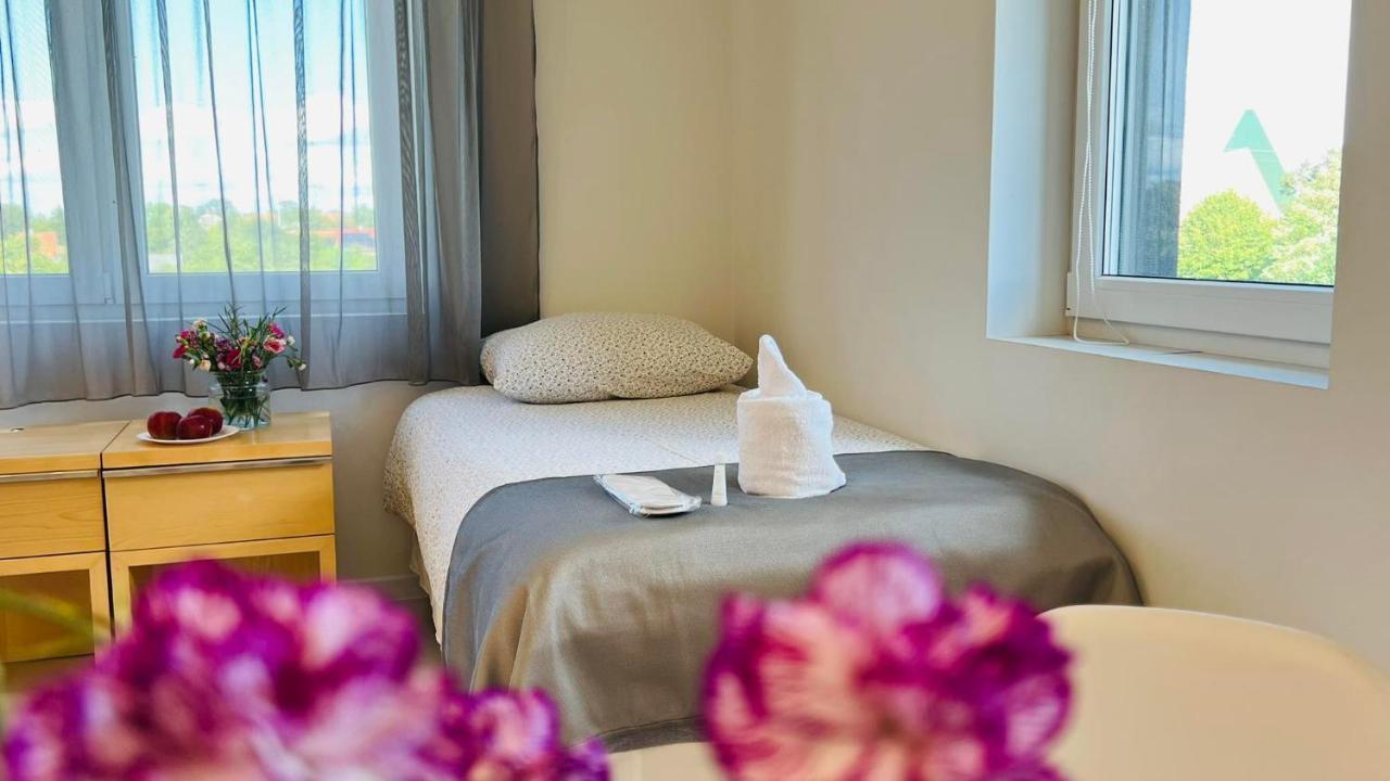 Azyl Hotel Legnica Kültér fotó