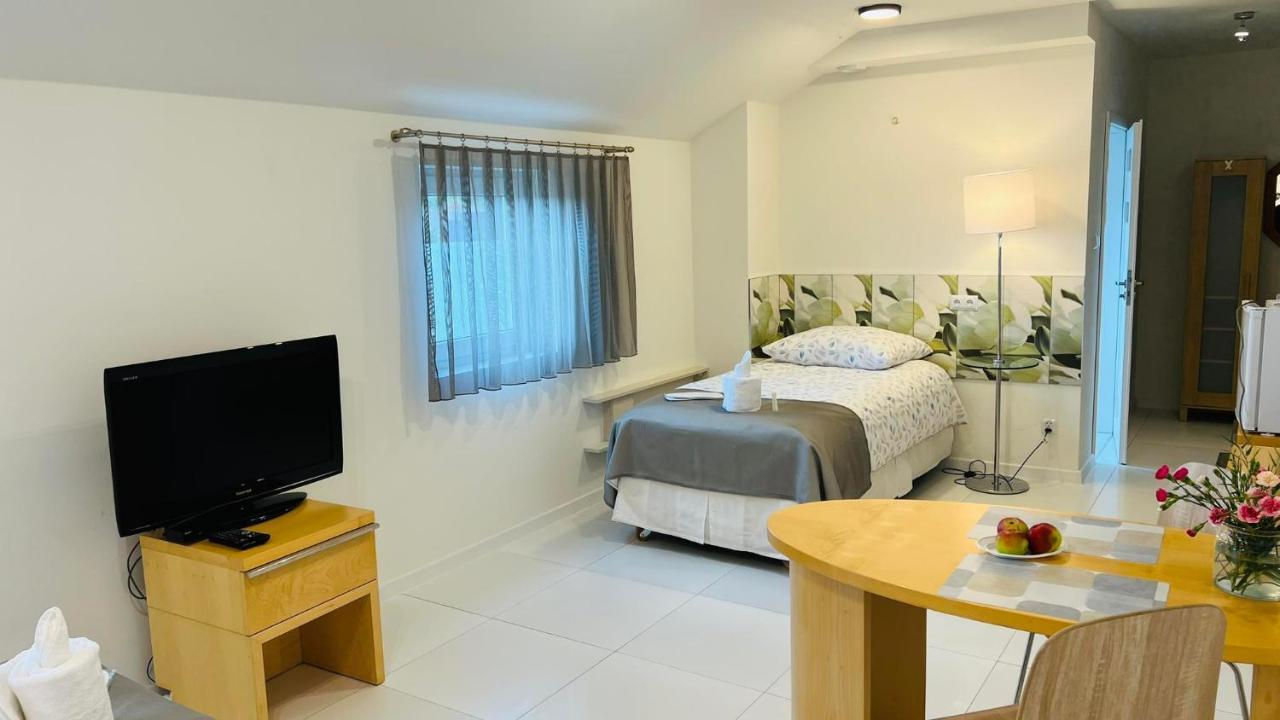 Azyl Hotel Legnica Kültér fotó