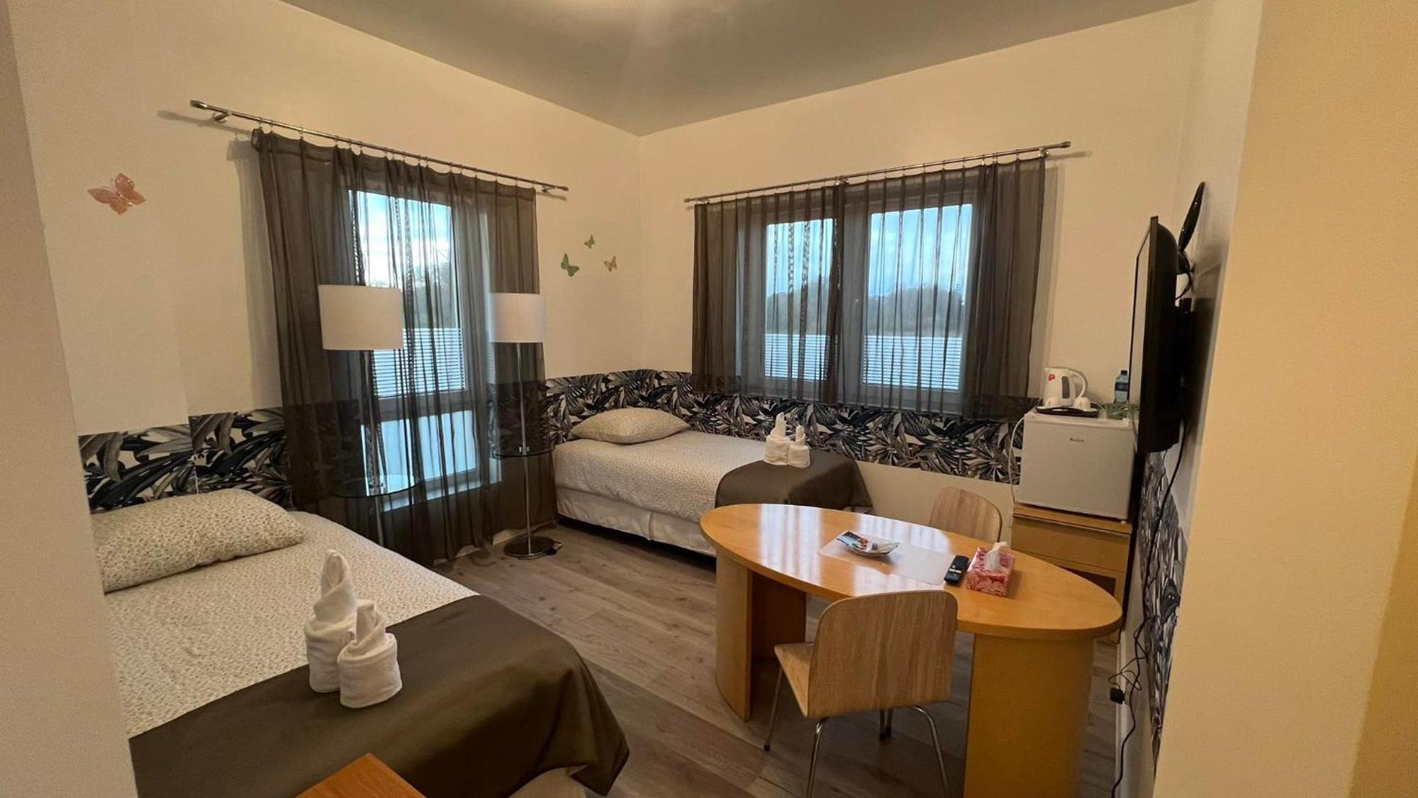 Azyl Hotel Legnica Kültér fotó