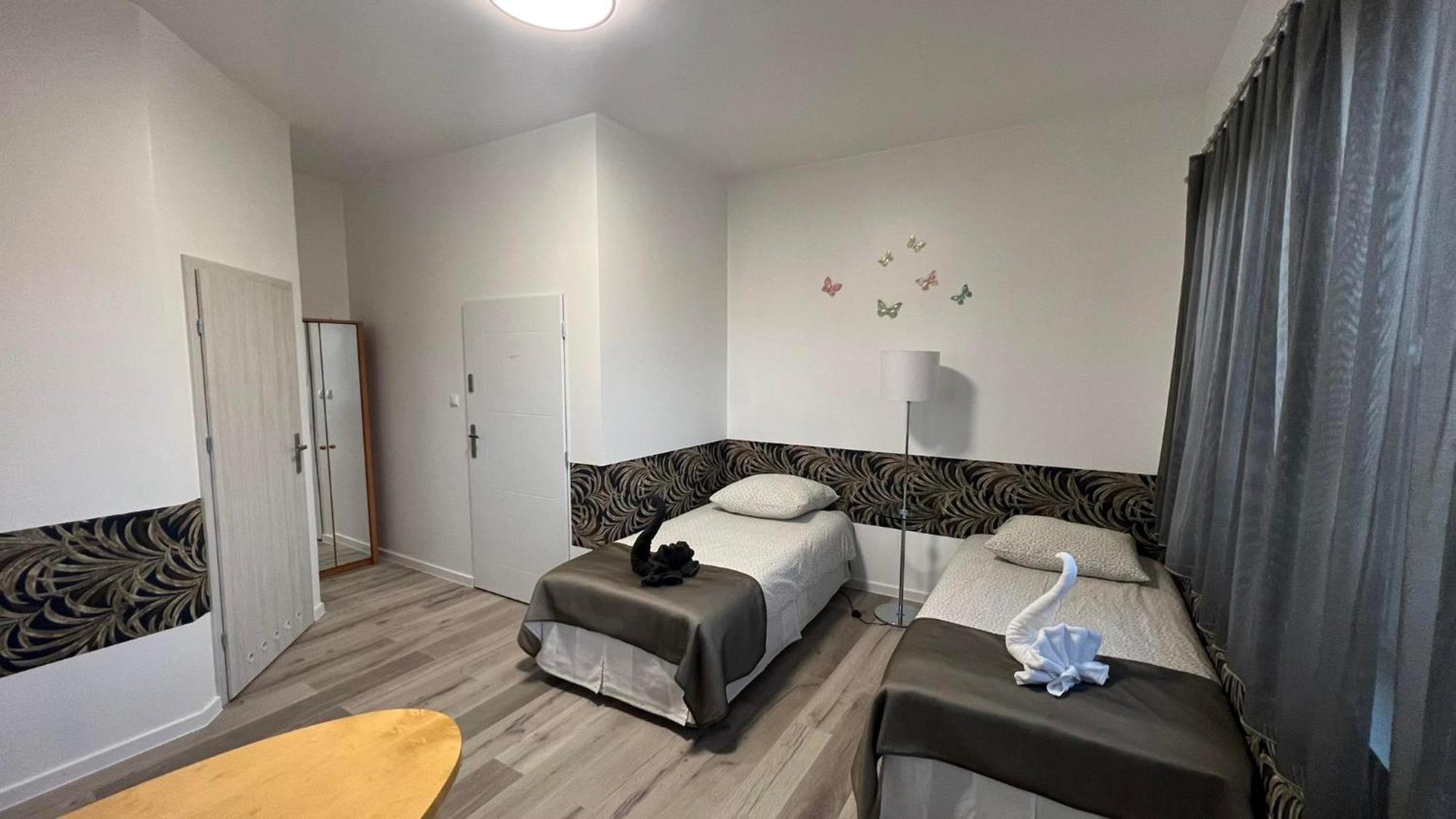 Azyl Hotel Legnica Kültér fotó
