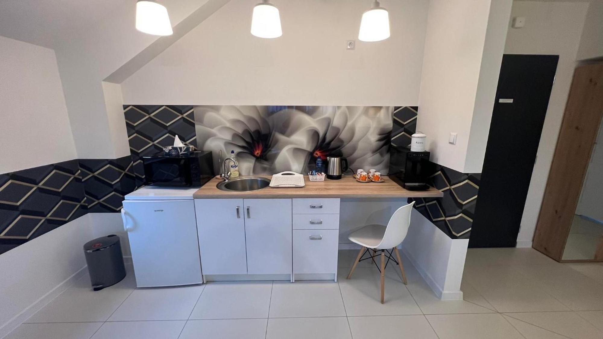Azyl Hotel Legnica Kültér fotó