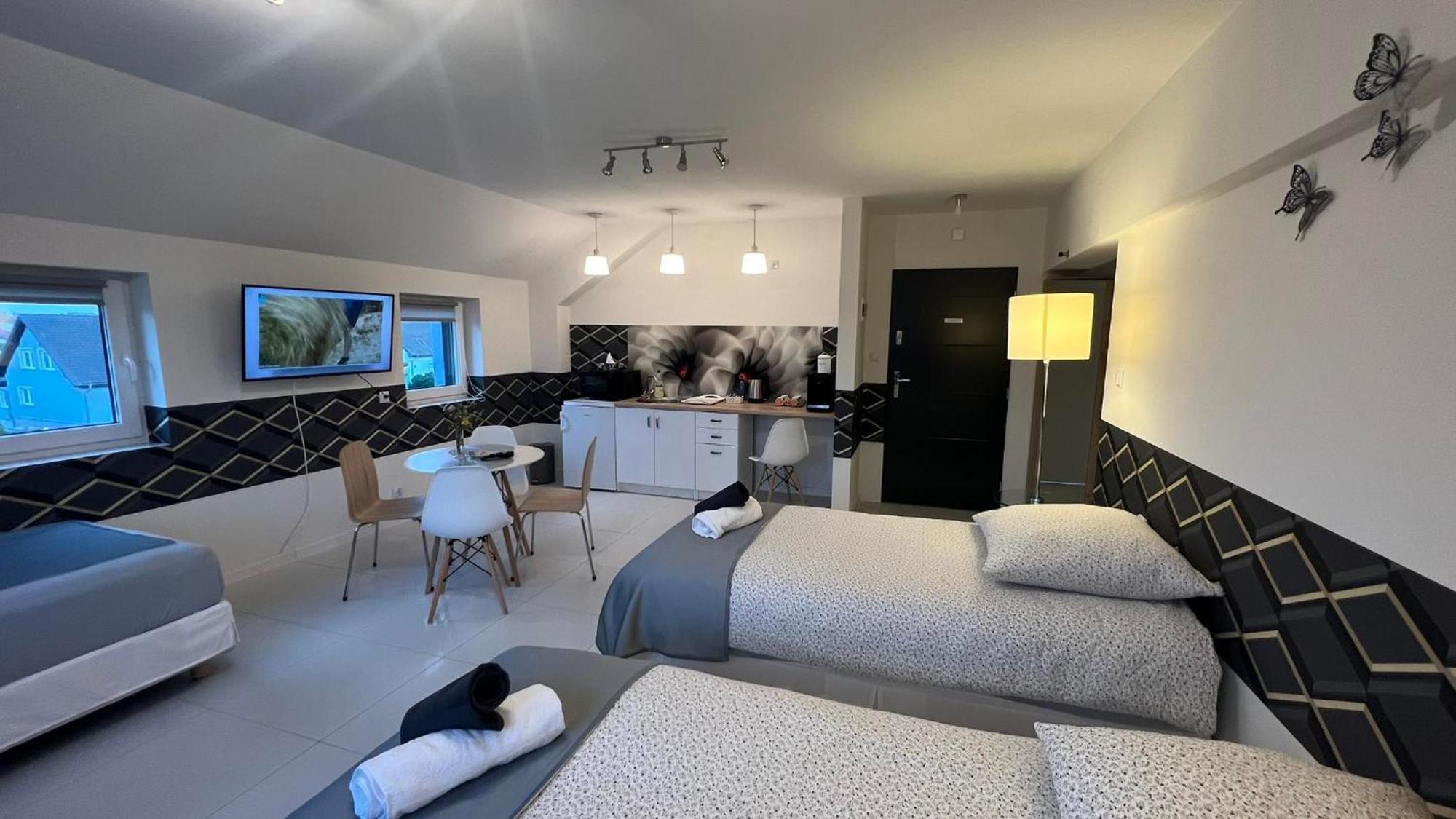 Azyl Hotel Legnica Kültér fotó