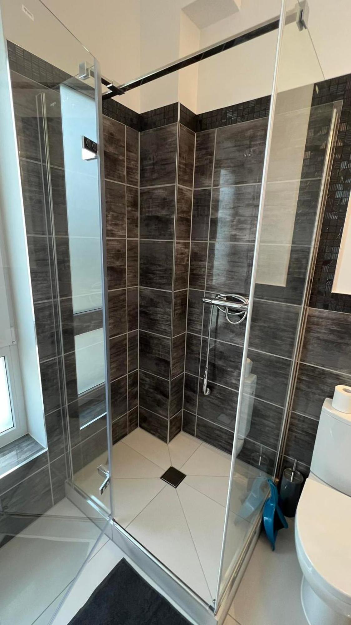 Azyl Hotel Legnica Kültér fotó