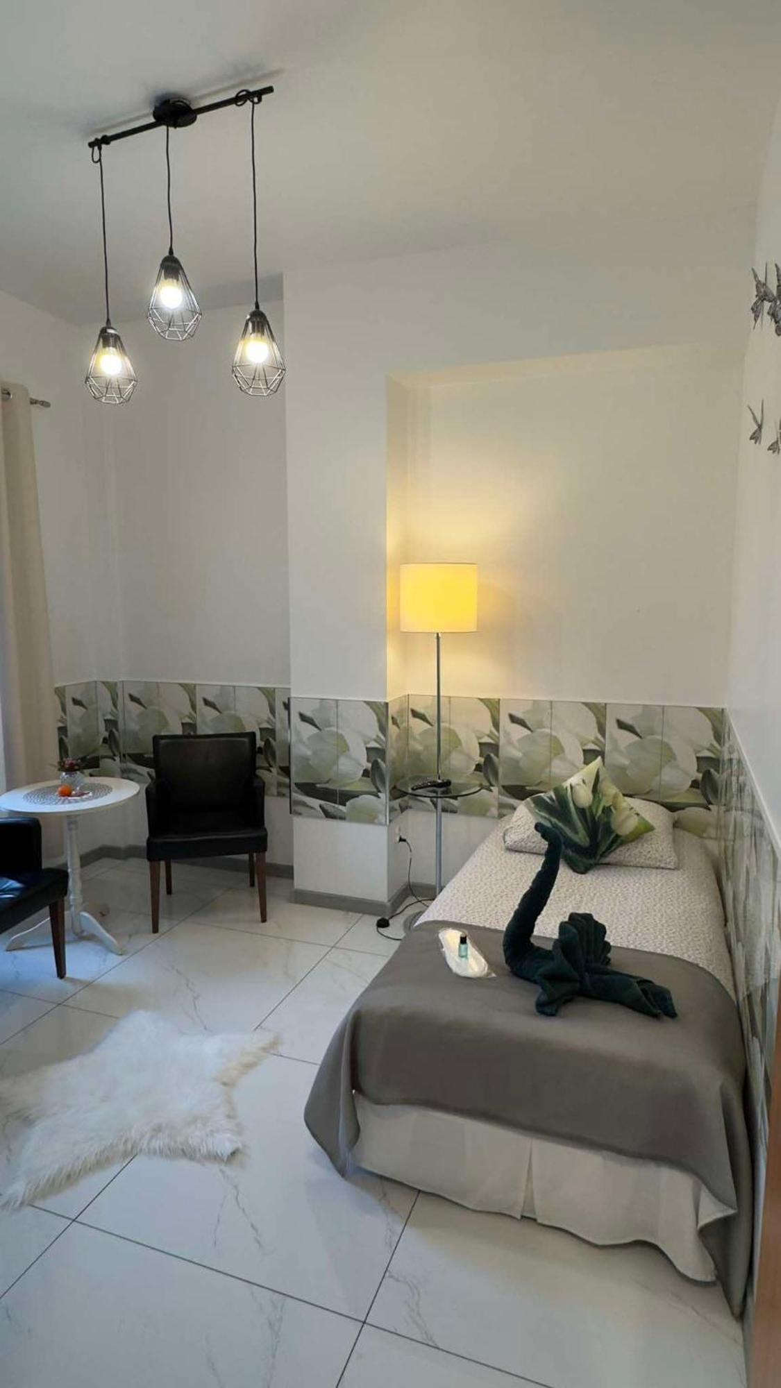Azyl Hotel Legnica Kültér fotó