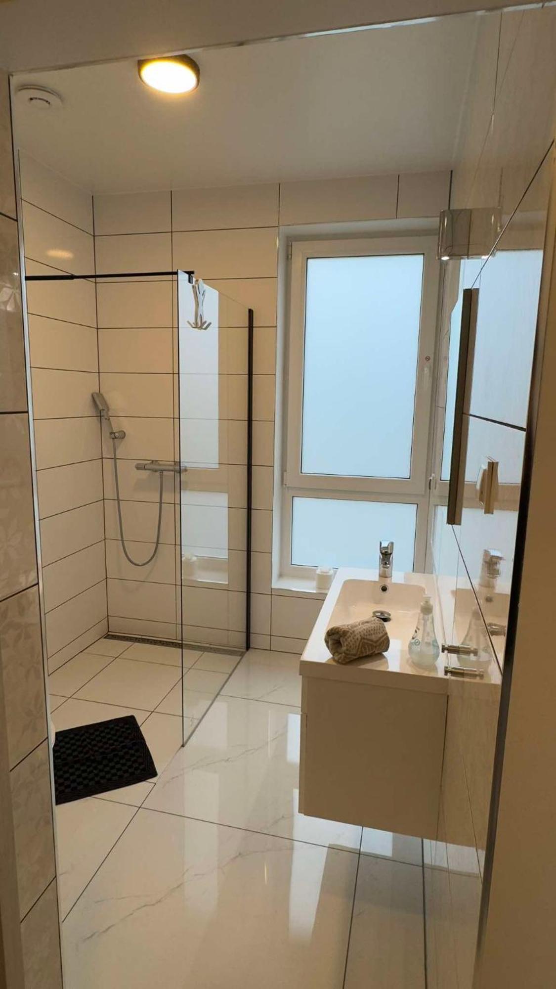 Azyl Hotel Legnica Kültér fotó